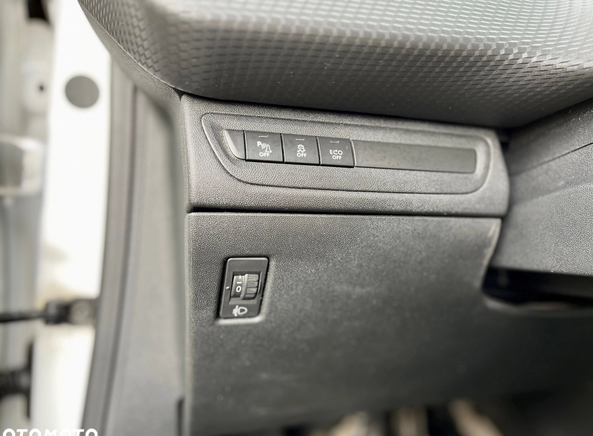 Peugeot 2008 cena 45500 przebieg: 131993, rok produkcji 2016 z Świętochłowice małe 781